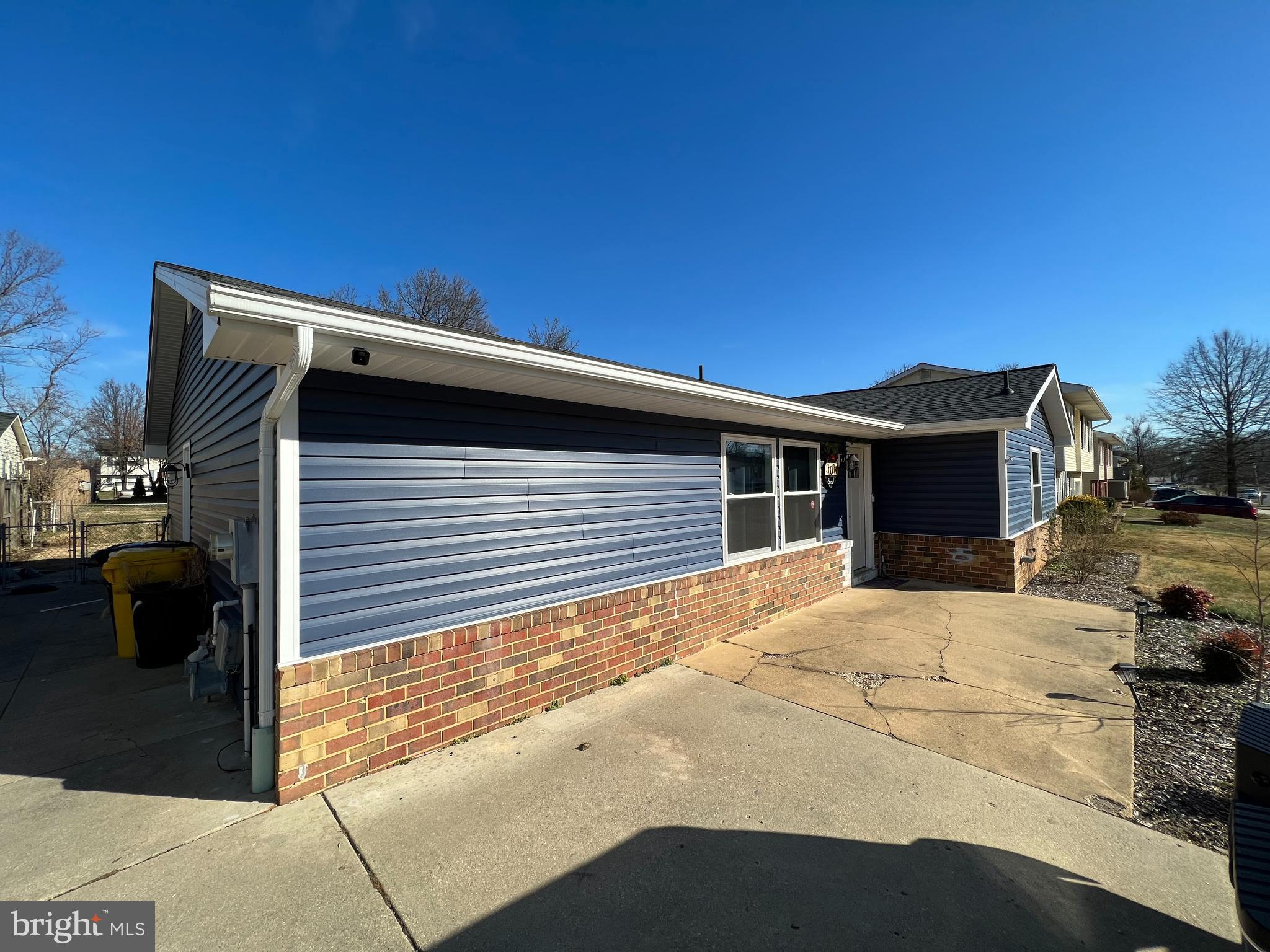 FOUR SEASONS ESTATES - Residential Lease