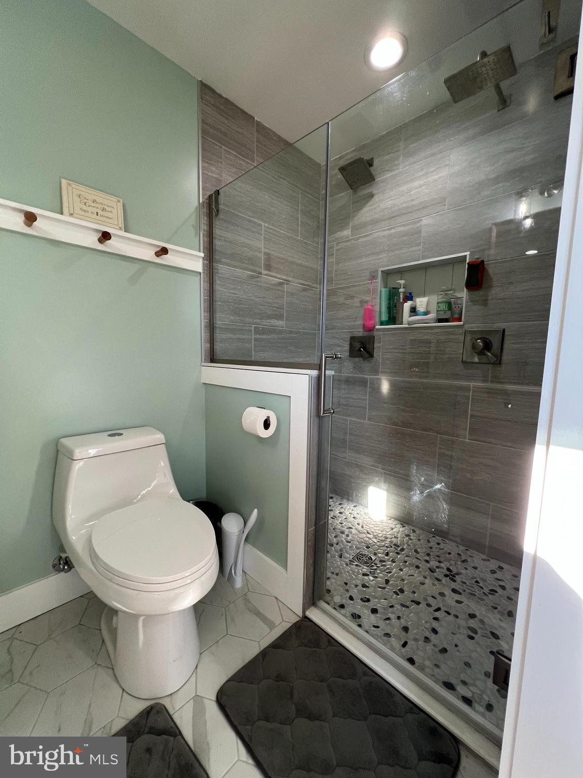 FOUR SEASONS ESTATES - Residential Lease