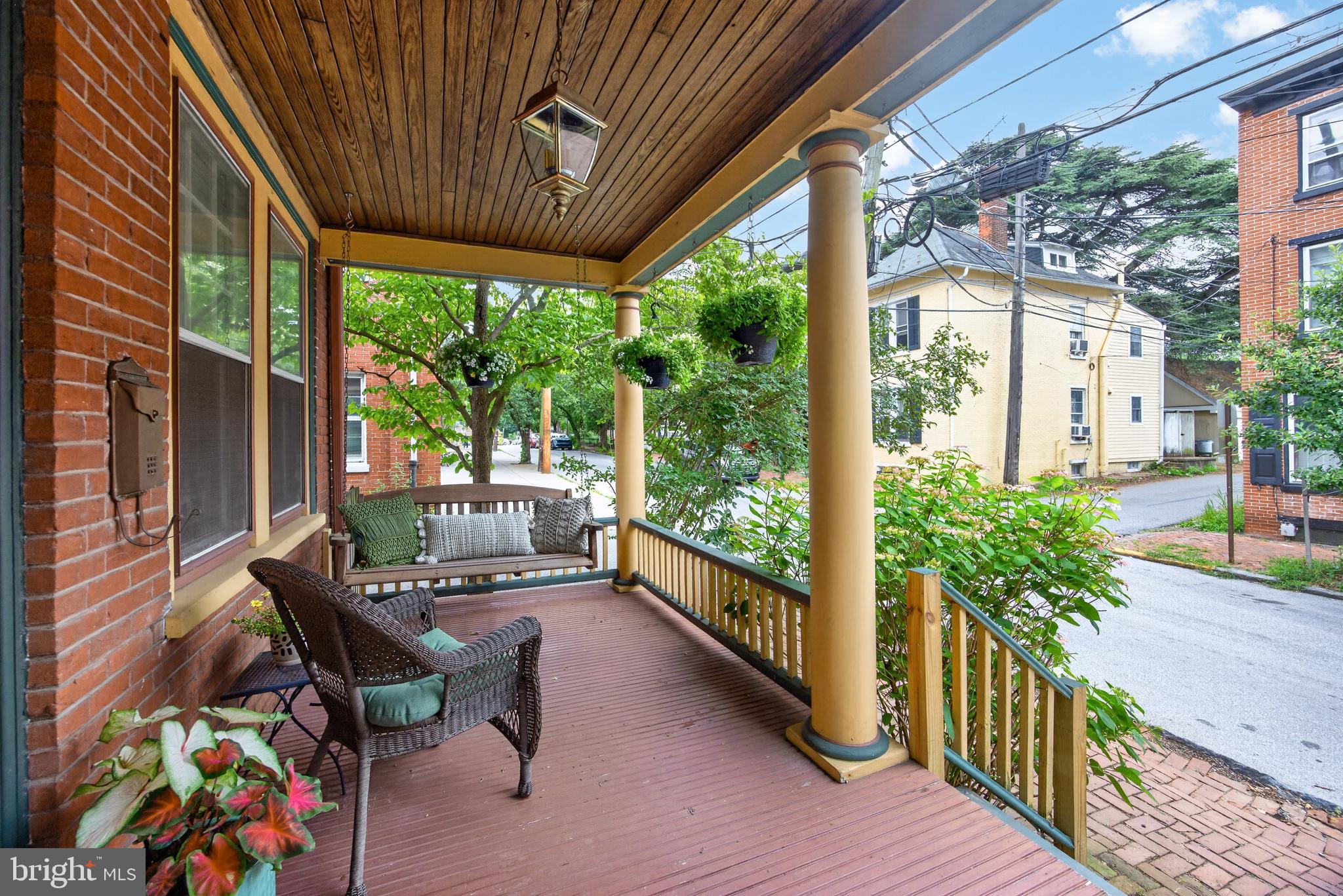 20 W BARNARD STREET