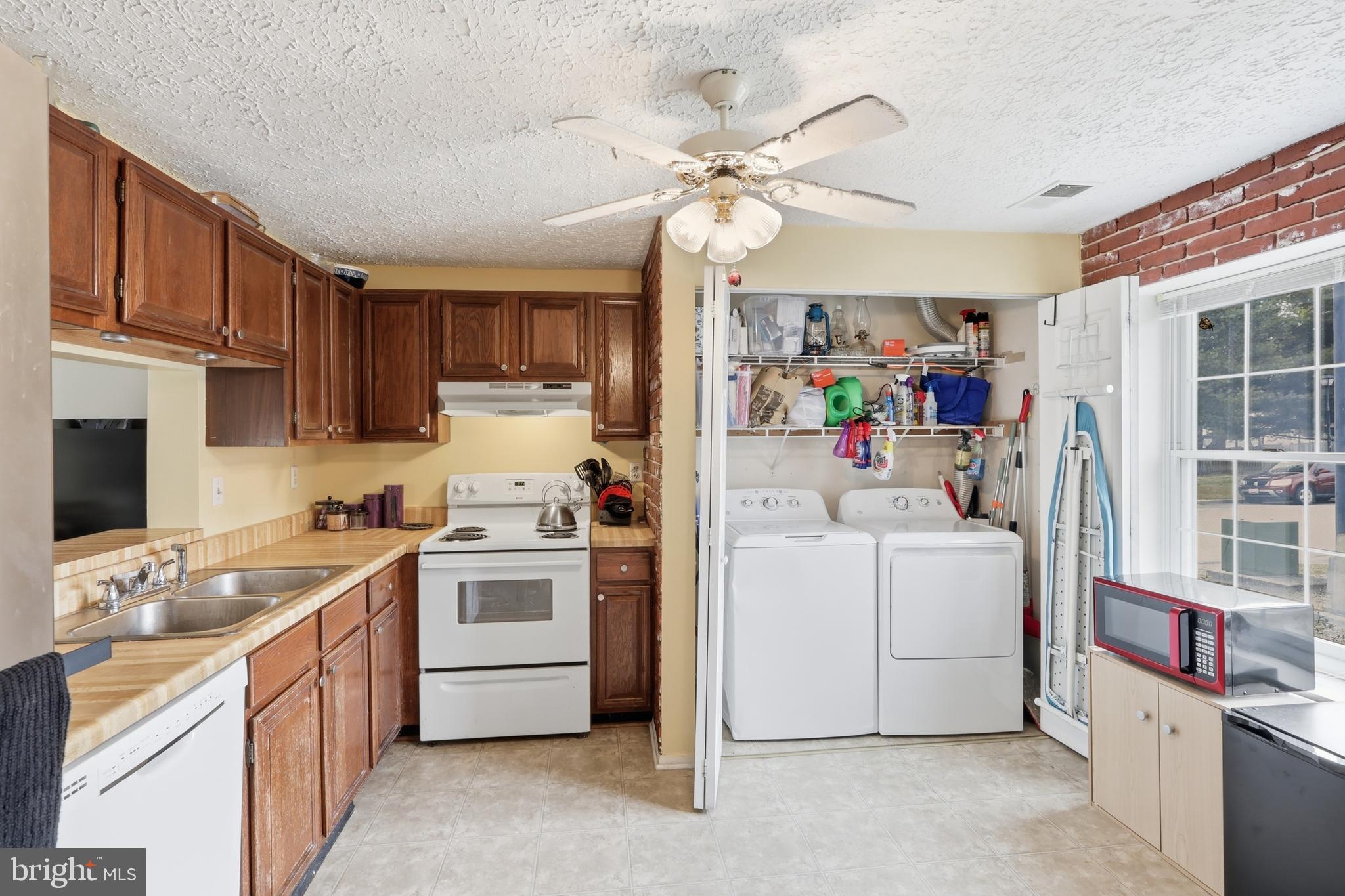 GLADE TOWN - Residential