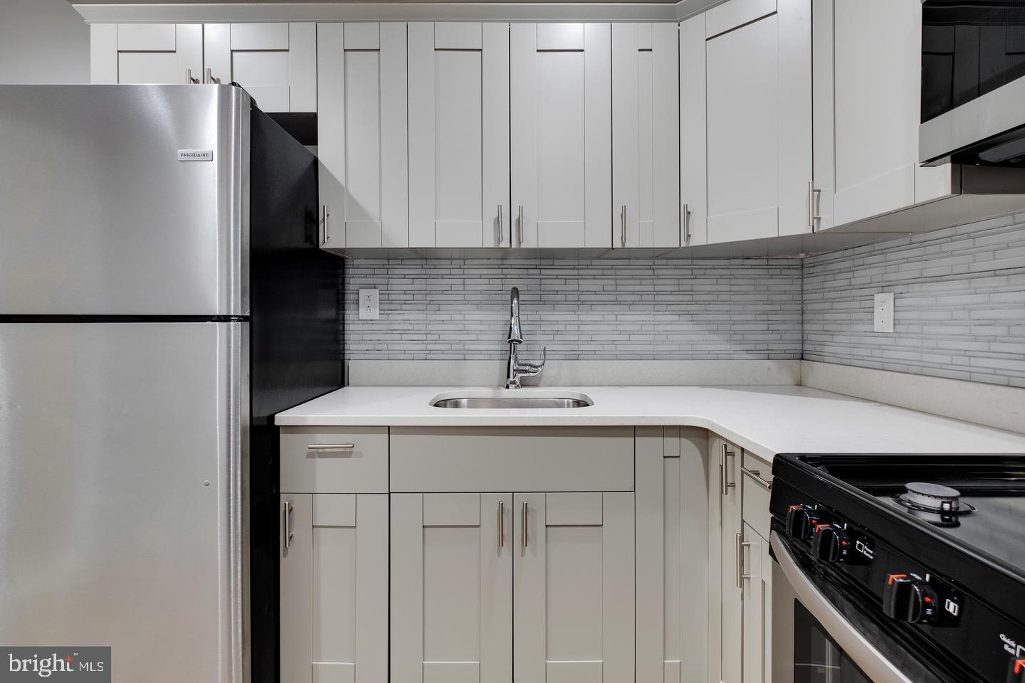 OLDE KENSINGTON - Residential Lease