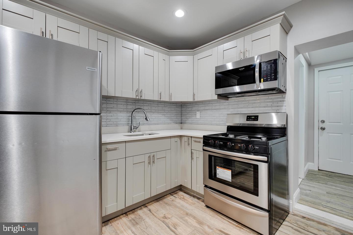 OLDE KENSINGTON - Residential Lease