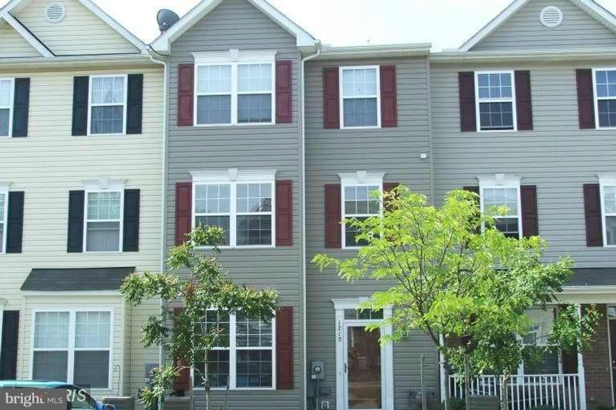 Nice 3 bedroom 2.5 bath Townhouse. Home features Nice Kitchen, Large Family room & Separate Laundry. Master bedroom has walk-in closet. Newer Carpet and Paint. Community offers Pool, Clubhouse, Playgrounds. Rent includes Trash removal and grass cutting.Available February 15