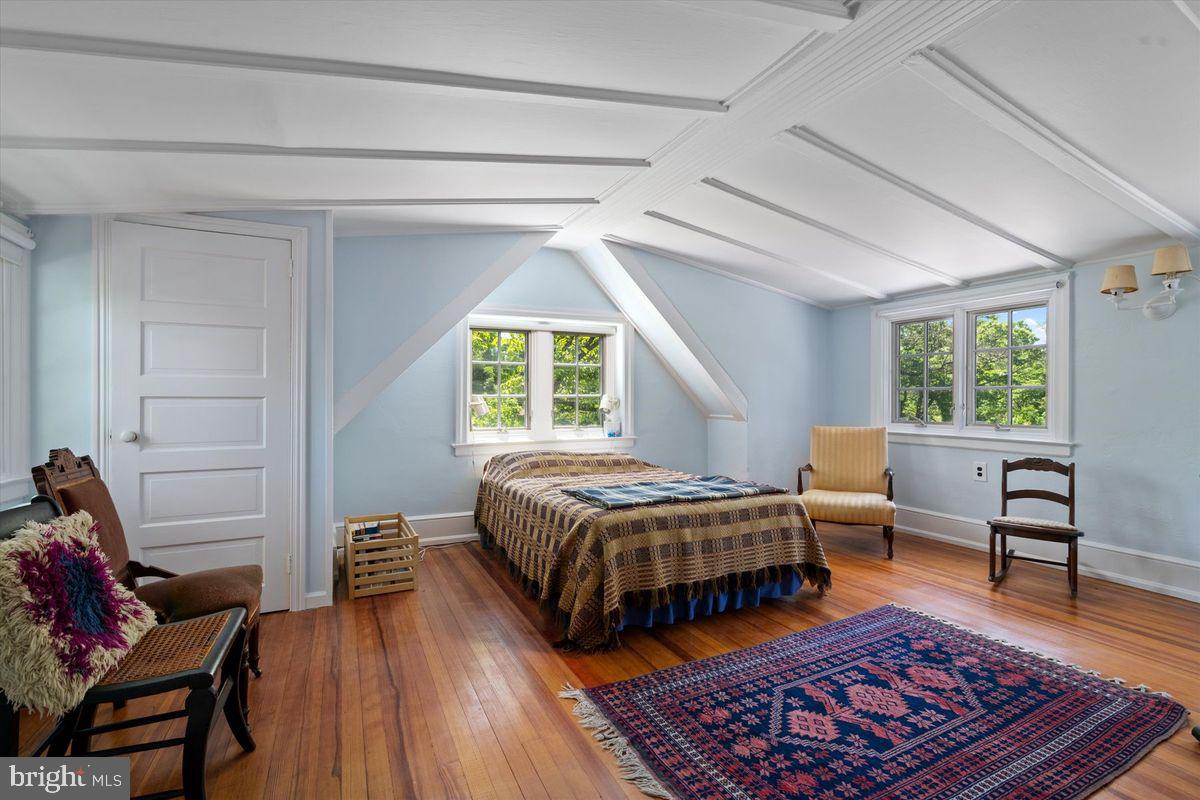 CHESTNUT HILL - Residential