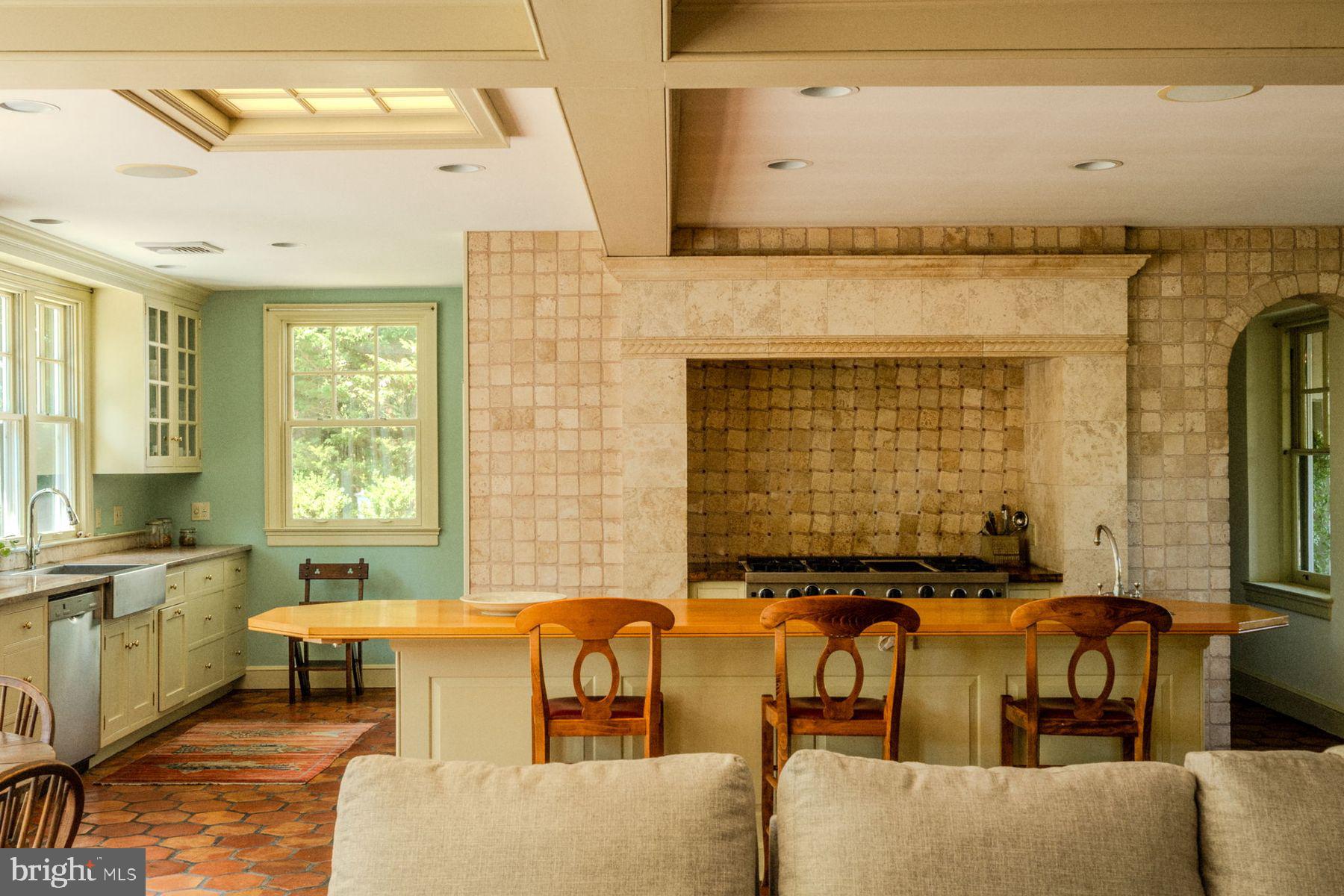 CHESTNUT HILL - Residential