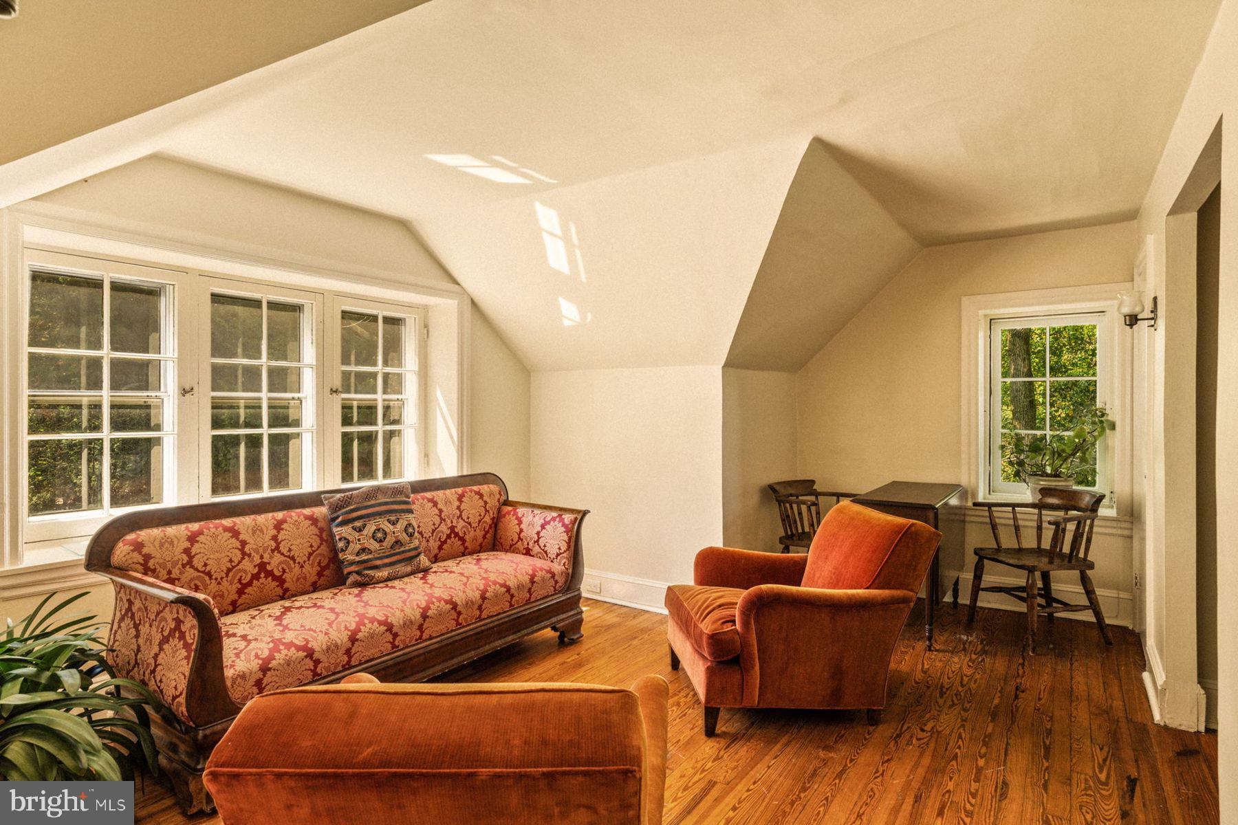 CHESTNUT HILL - Residential