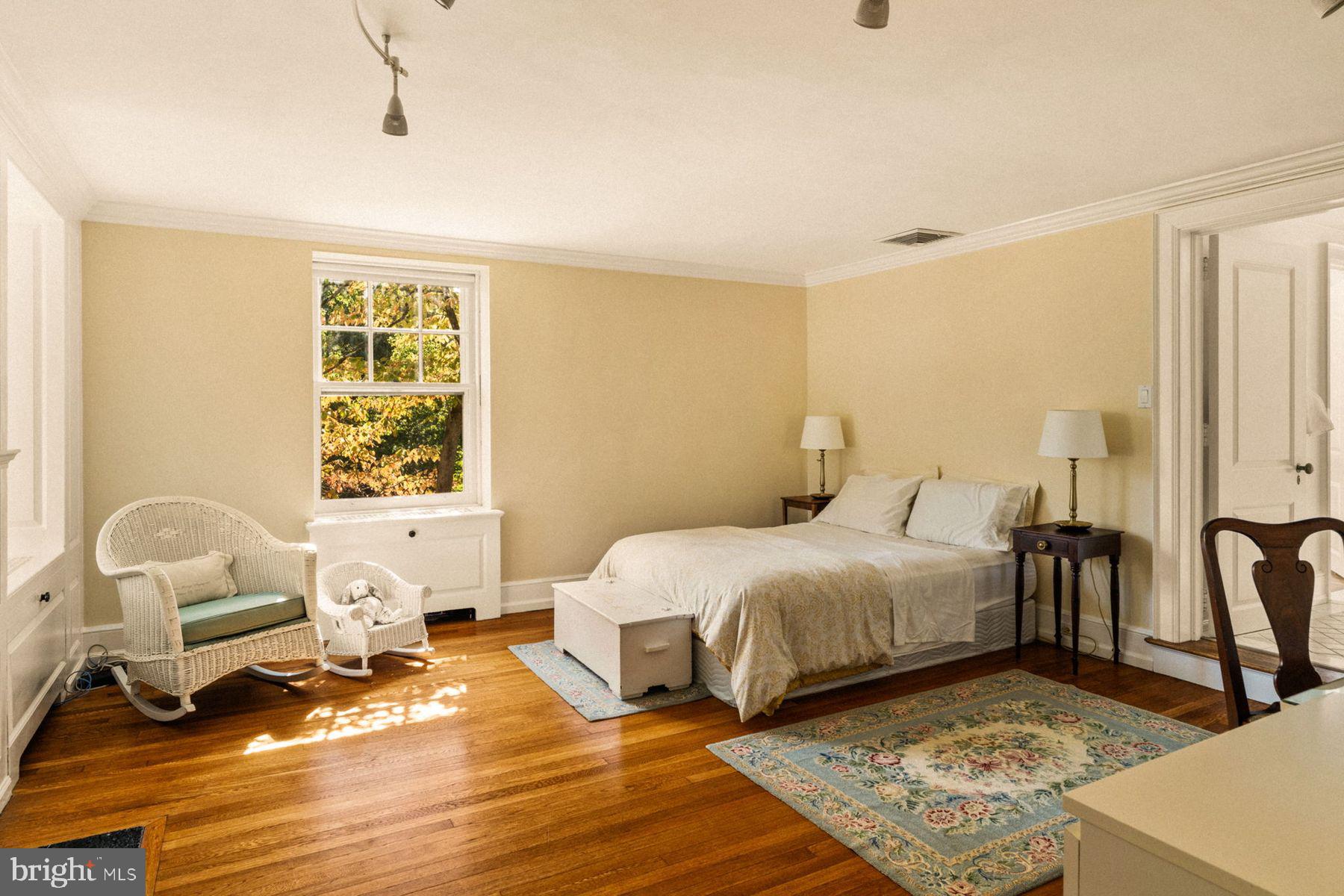 CHESTNUT HILL - Residential