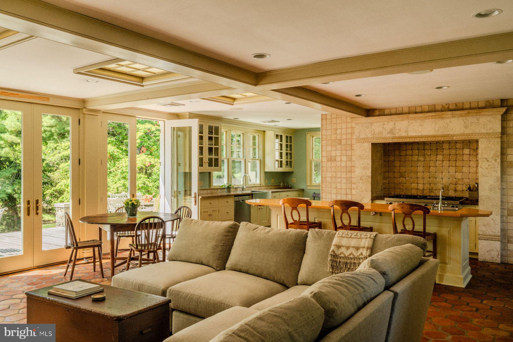 CHESTNUT HILL - Residential