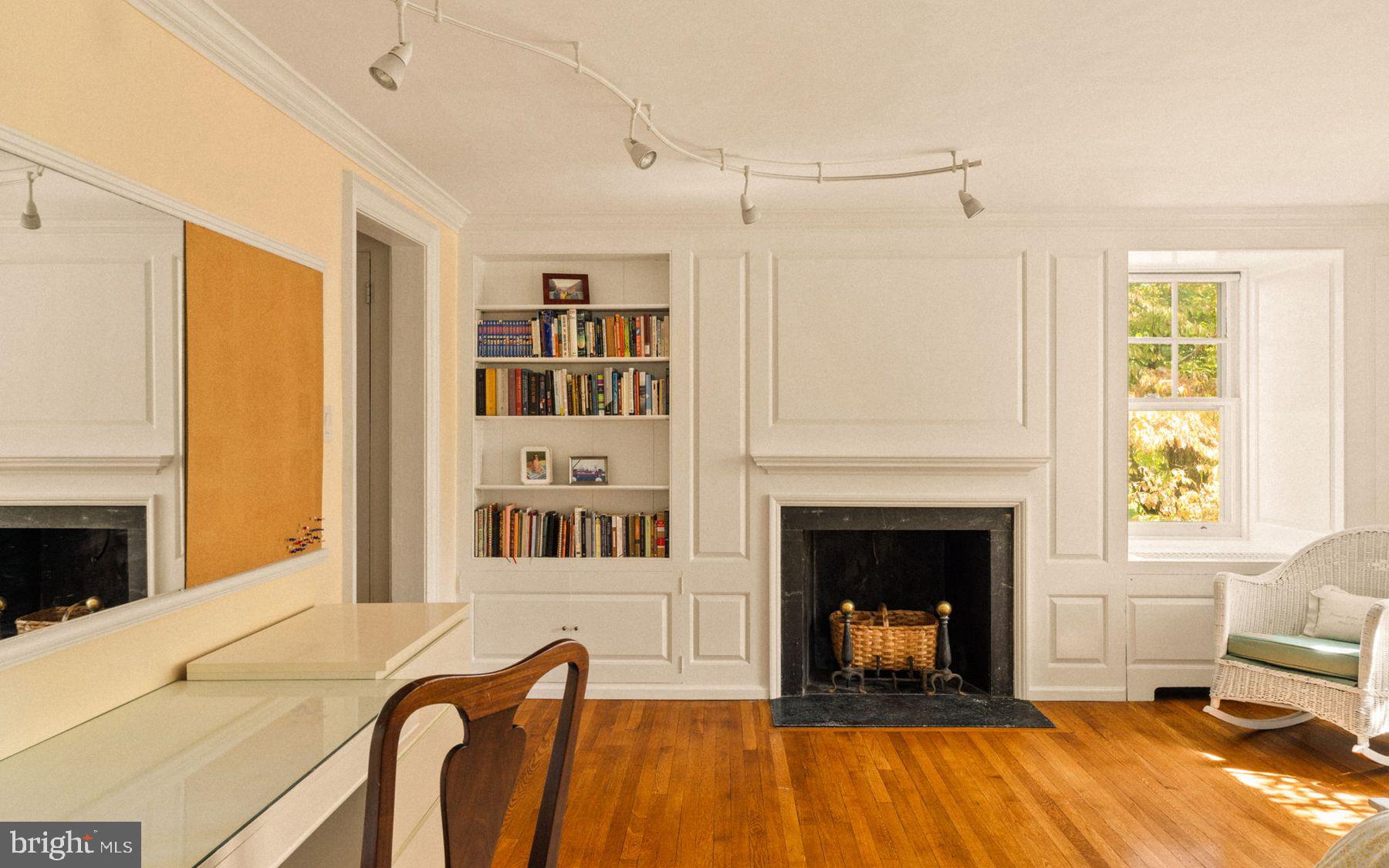 CHESTNUT HILL - Residential