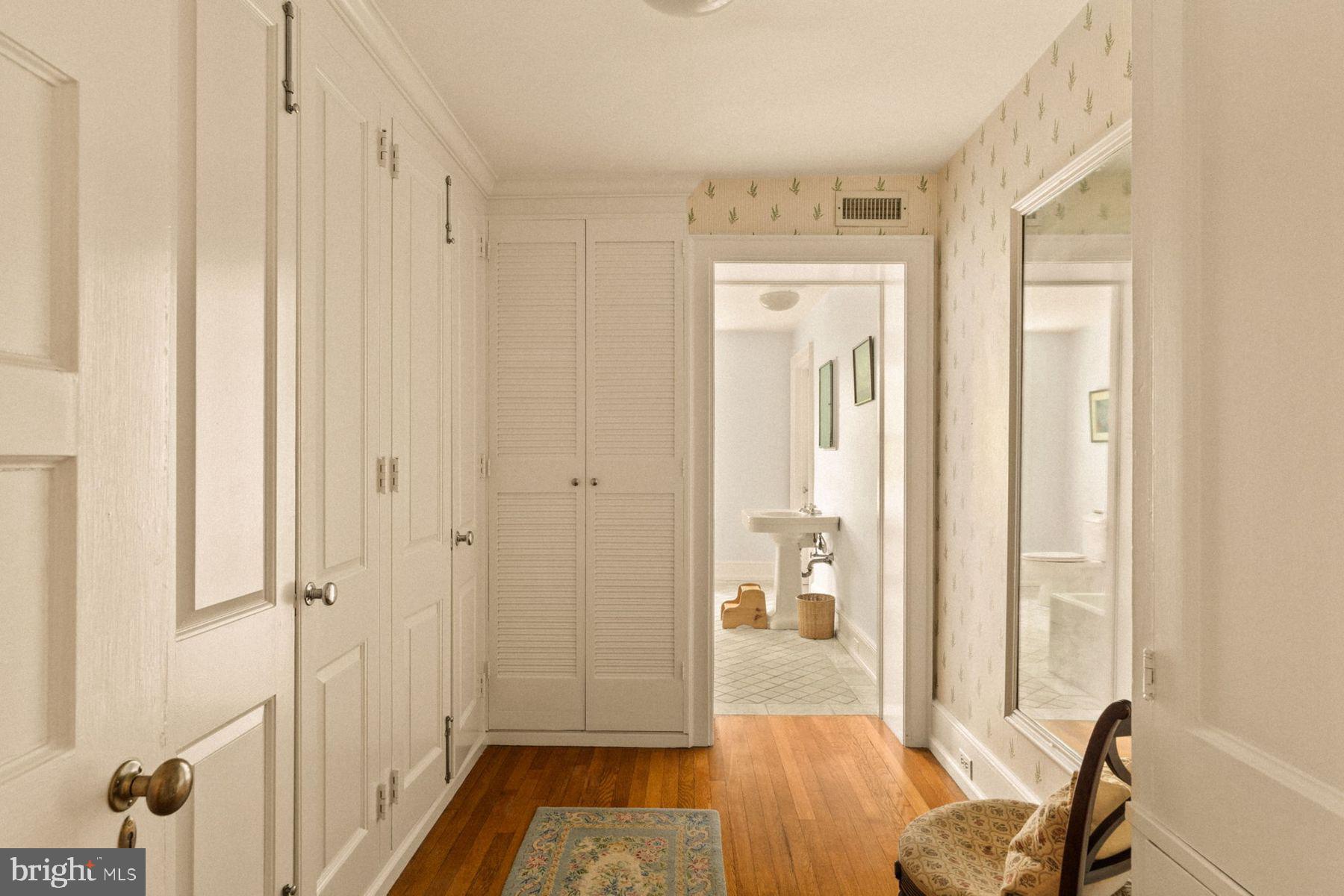 CHESTNUT HILL - Residential