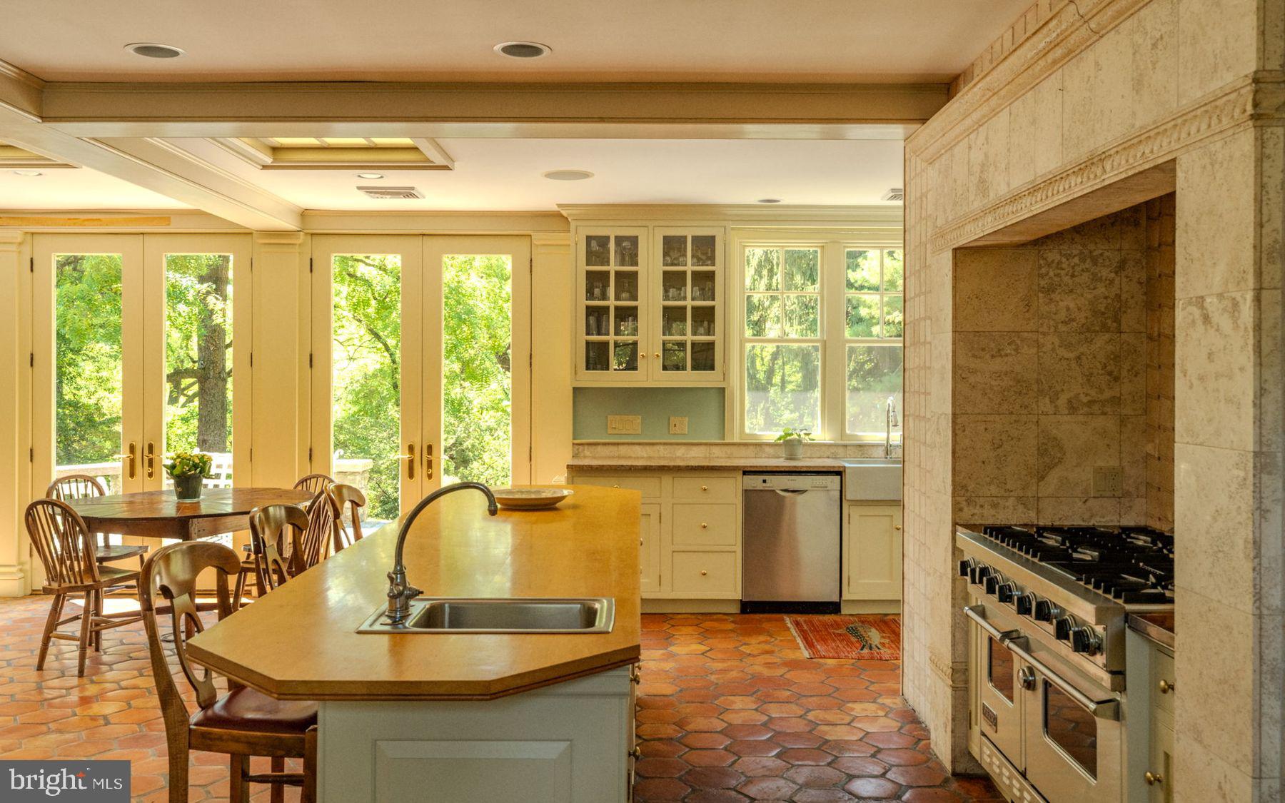 CHESTNUT HILL - Residential