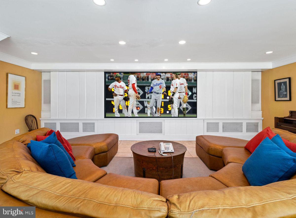 CHESTNUT HILL - Residential