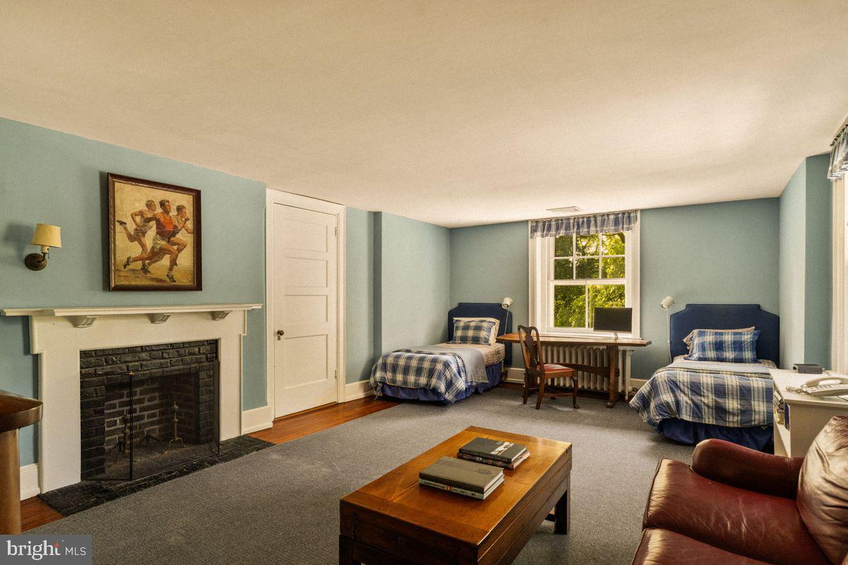 CHESTNUT HILL - Residential