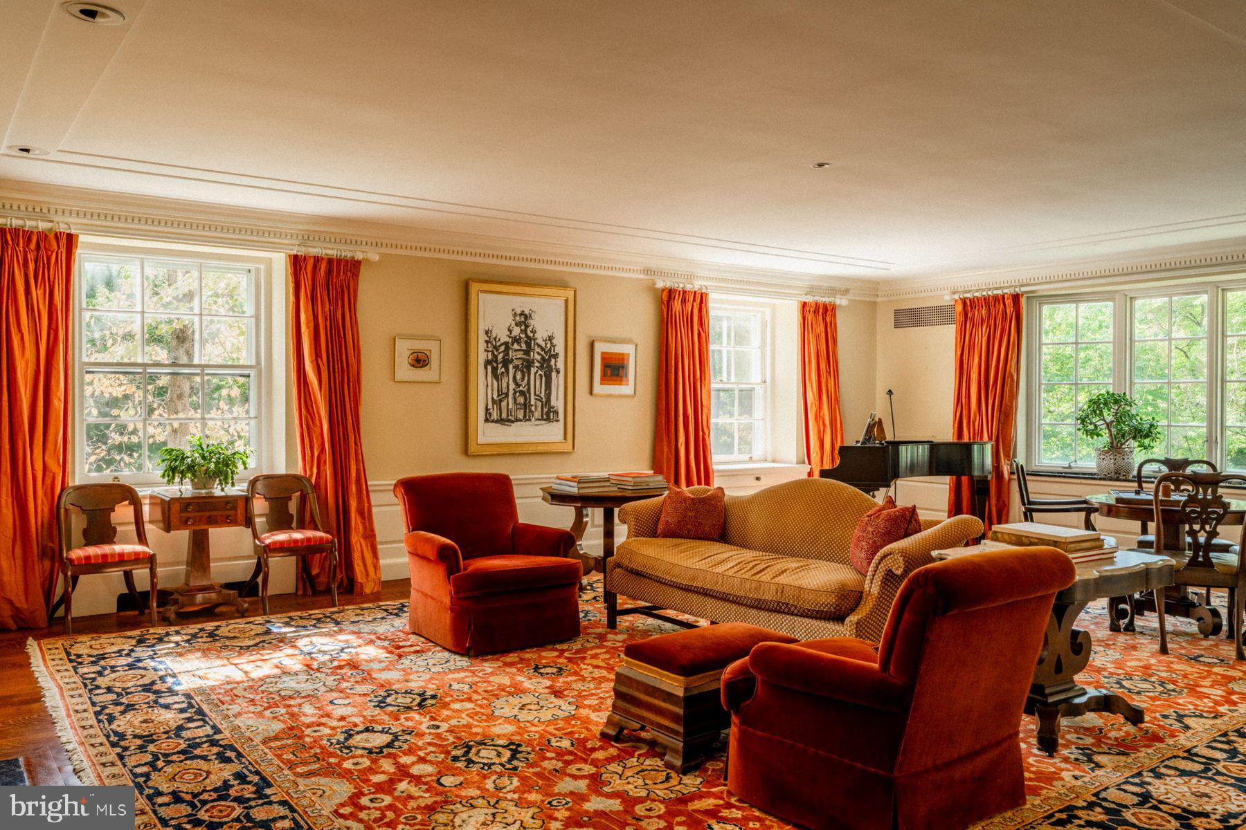 CHESTNUT HILL - Residential