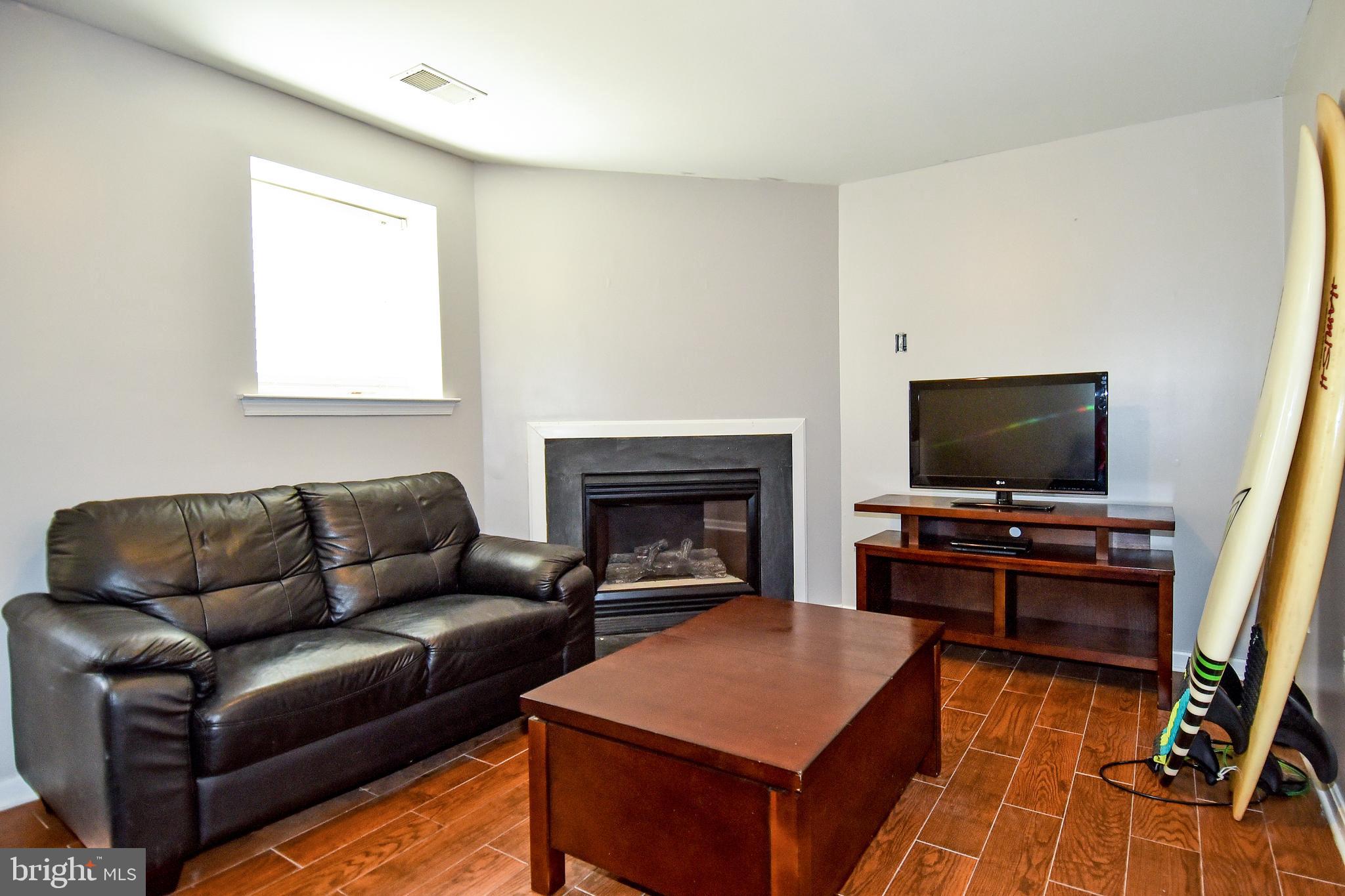 PRINCE WILLIAM COMMONS - Residential Lease