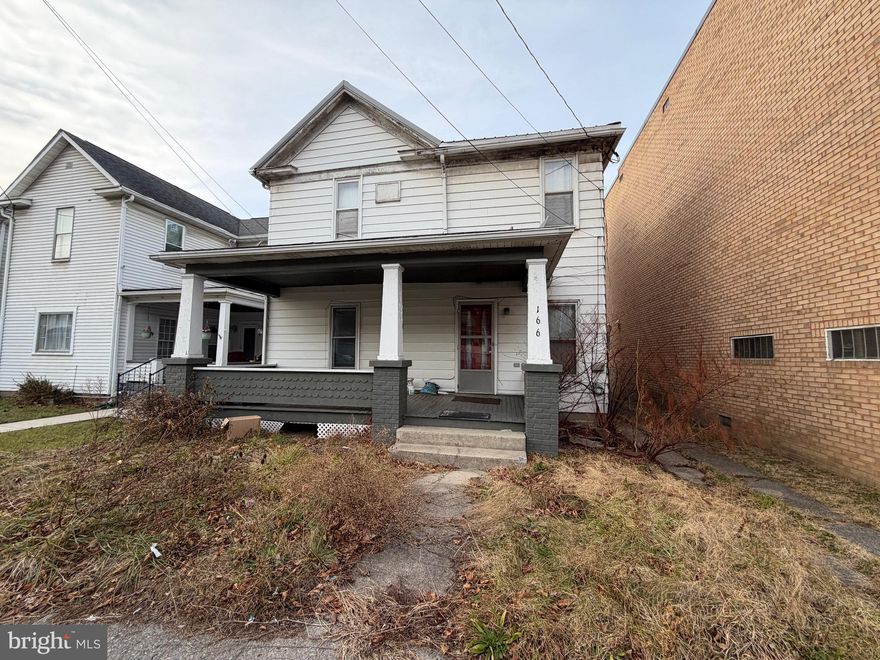GREAT INVESTMENT PROPERTY.....A SINGLE FAMILY RESIDENCE THAT  WAS ONCE TWO RENTALS AND COULD EASILY BE CONVERTED BACK. NEEDS SOME TLC AND HASN'T BEEN WINTERIZED BUT IS PRICED TO SELL.  SELLER TO DO NO REPAIRS AND BEING SOLD AS IS.