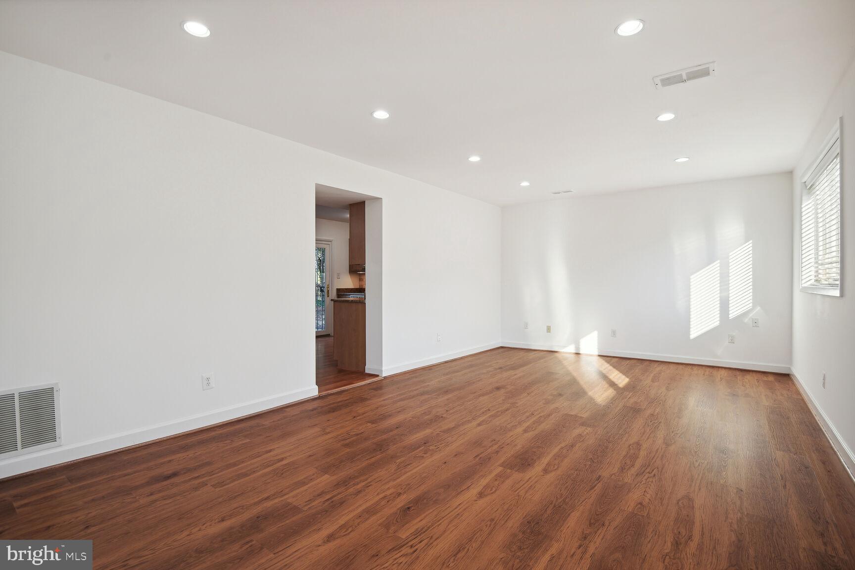 MONTROSE - Residential Lease