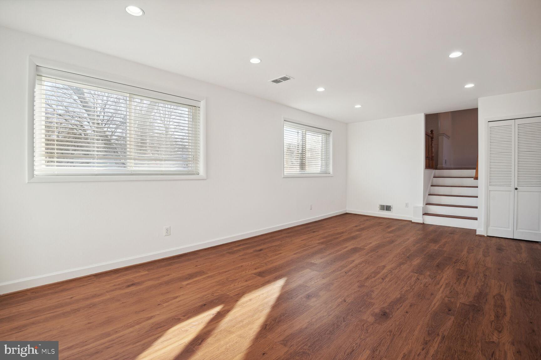 MONTROSE - Residential Lease