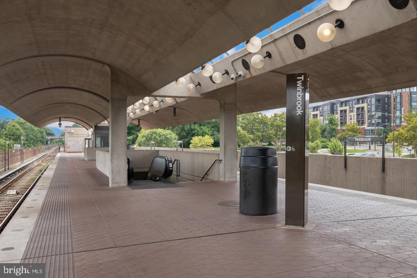 MONTROSE - Residential Lease