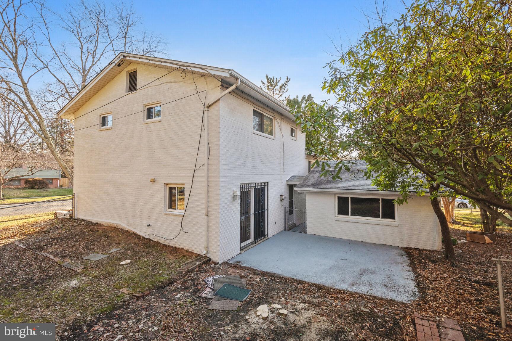 MONTROSE - Residential Lease