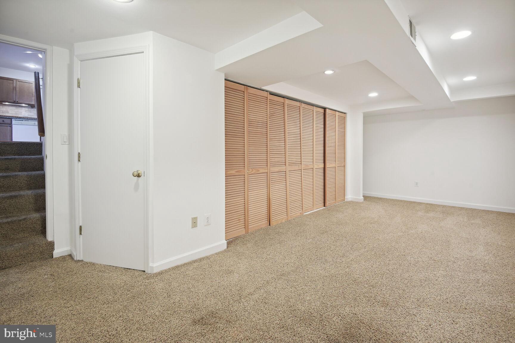 MONTROSE - Residential Lease