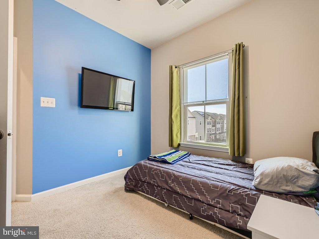 CREEKSIDE VILLAGE AT TANYARD SPRINGS - Residential