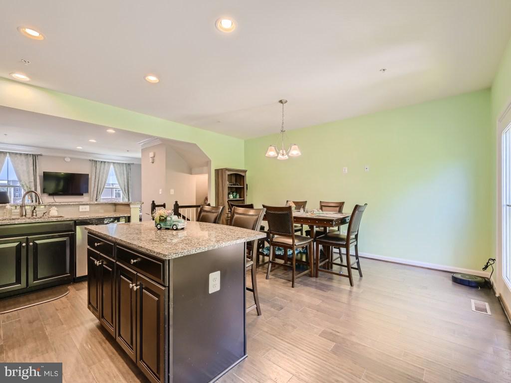 CREEKSIDE VILLAGE AT TANYARD SPRINGS - Residential