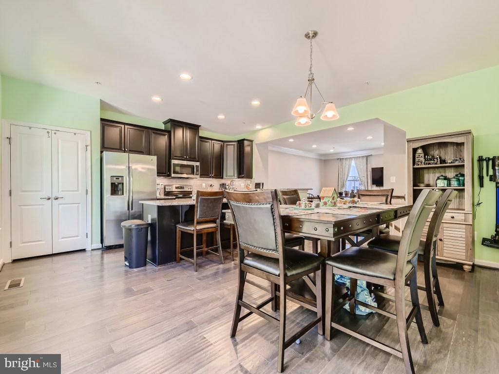 CREEKSIDE VILLAGE AT TANYARD SPRINGS - Residential