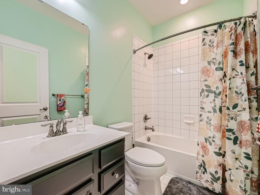 CREEKSIDE VILLAGE AT TANYARD SPRINGS - Residential