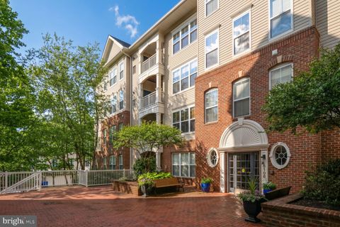 Photo of 5108 Donovan Drive #305, ALEXANDRIA, VA 22304 (MLS # VAAX2061202)