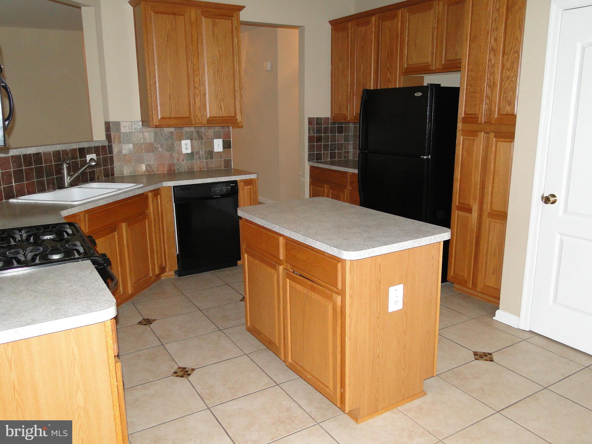 THE RESERVE CONDOMINIUMS - Residential Lease