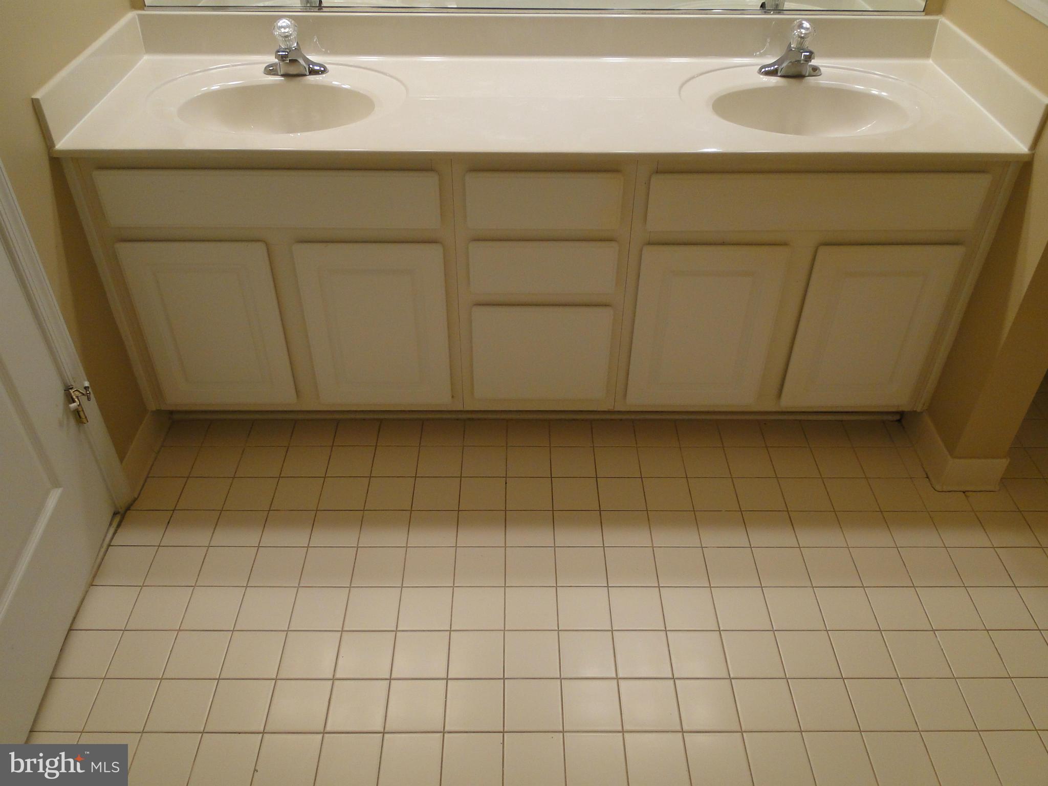 THE RESERVE CONDOMINIUMS - Residential Lease