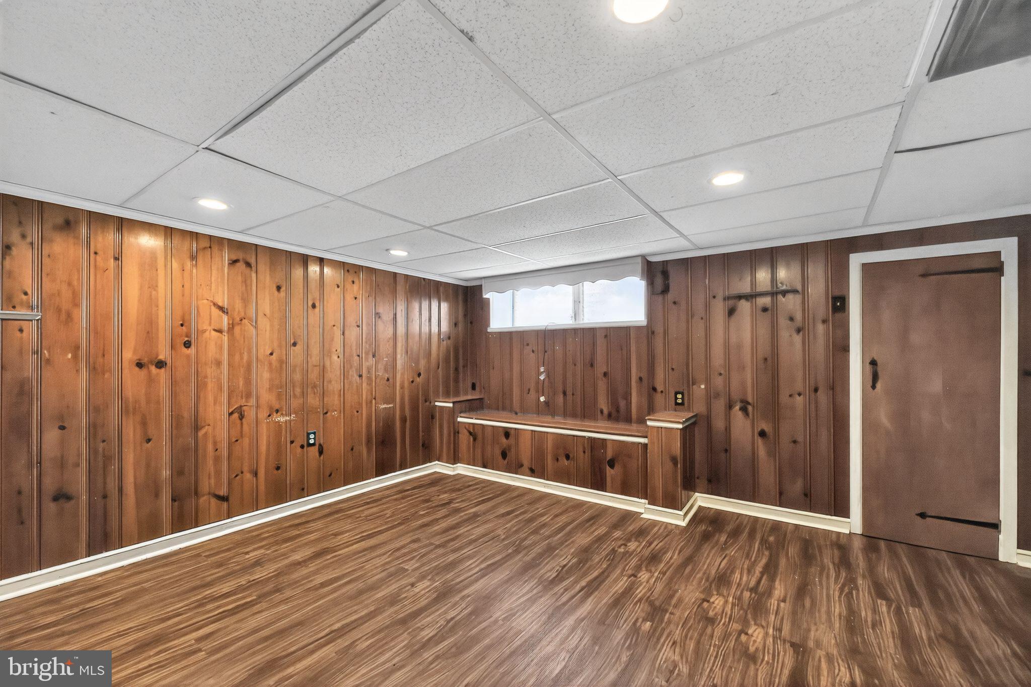 LAWNDALE - Residential