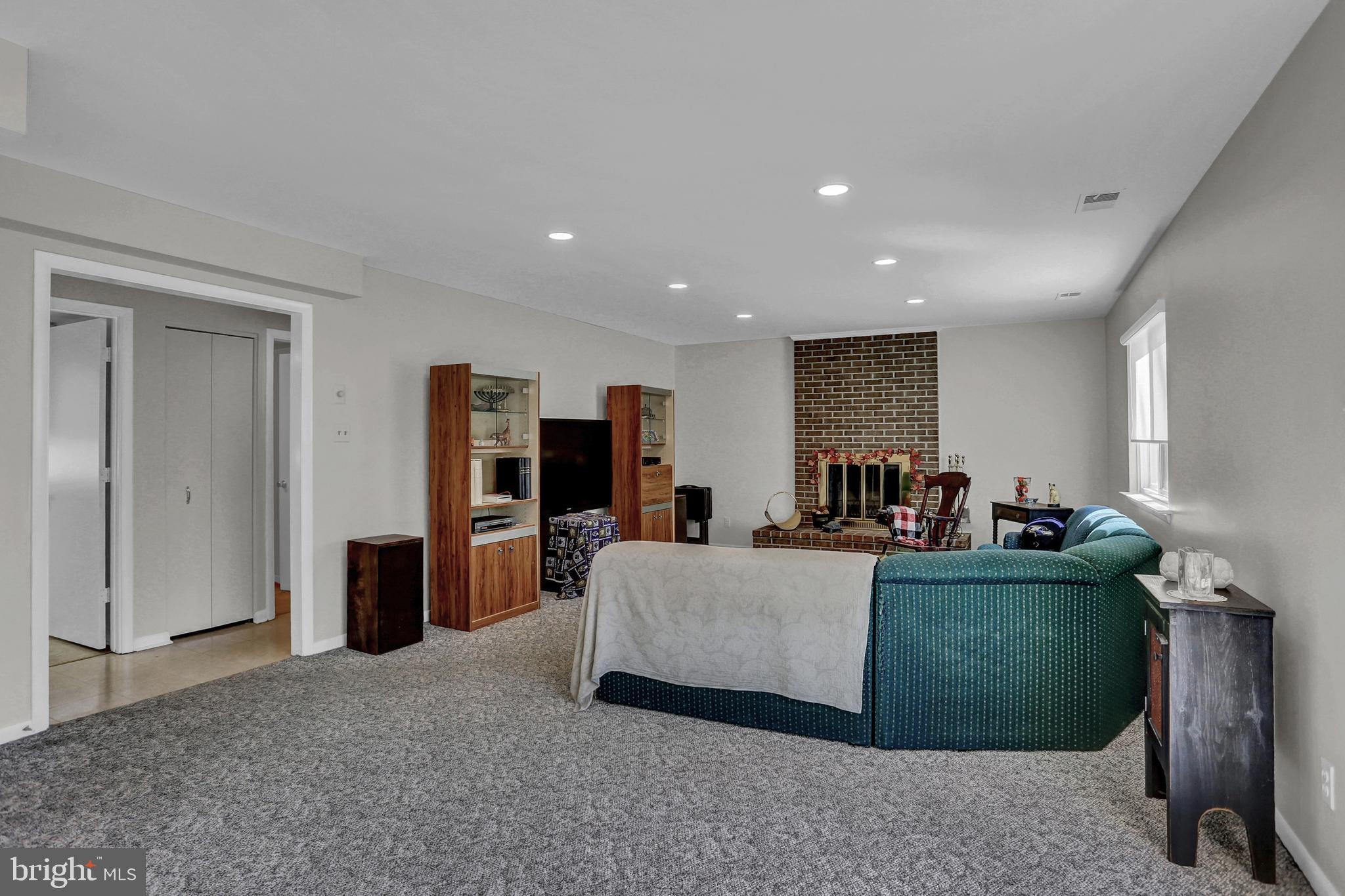 SUNNYBROOK FARMS - Residential