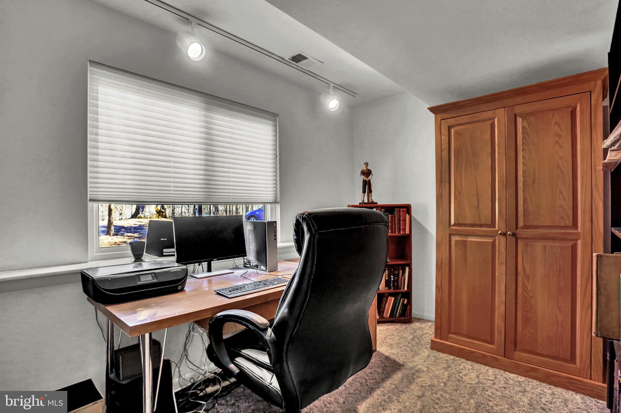 SUNNYBROOK FARMS - Residential