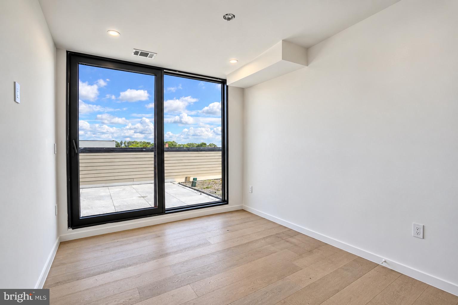 2117 M STREET NE PENTHOUSE