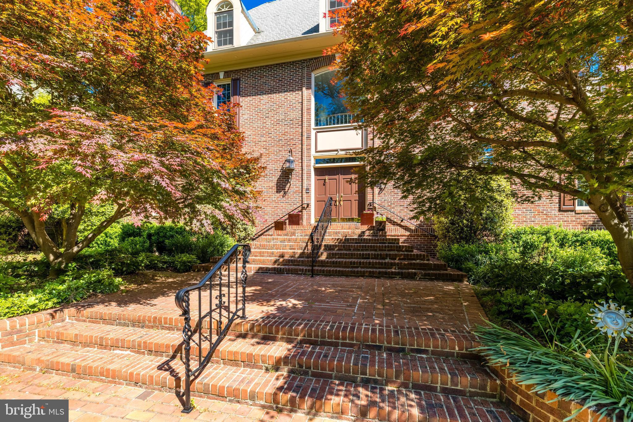 FALCON RIDGE - Residential