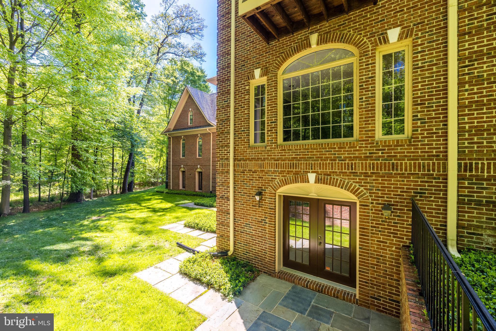 FALCON RIDGE - Residential