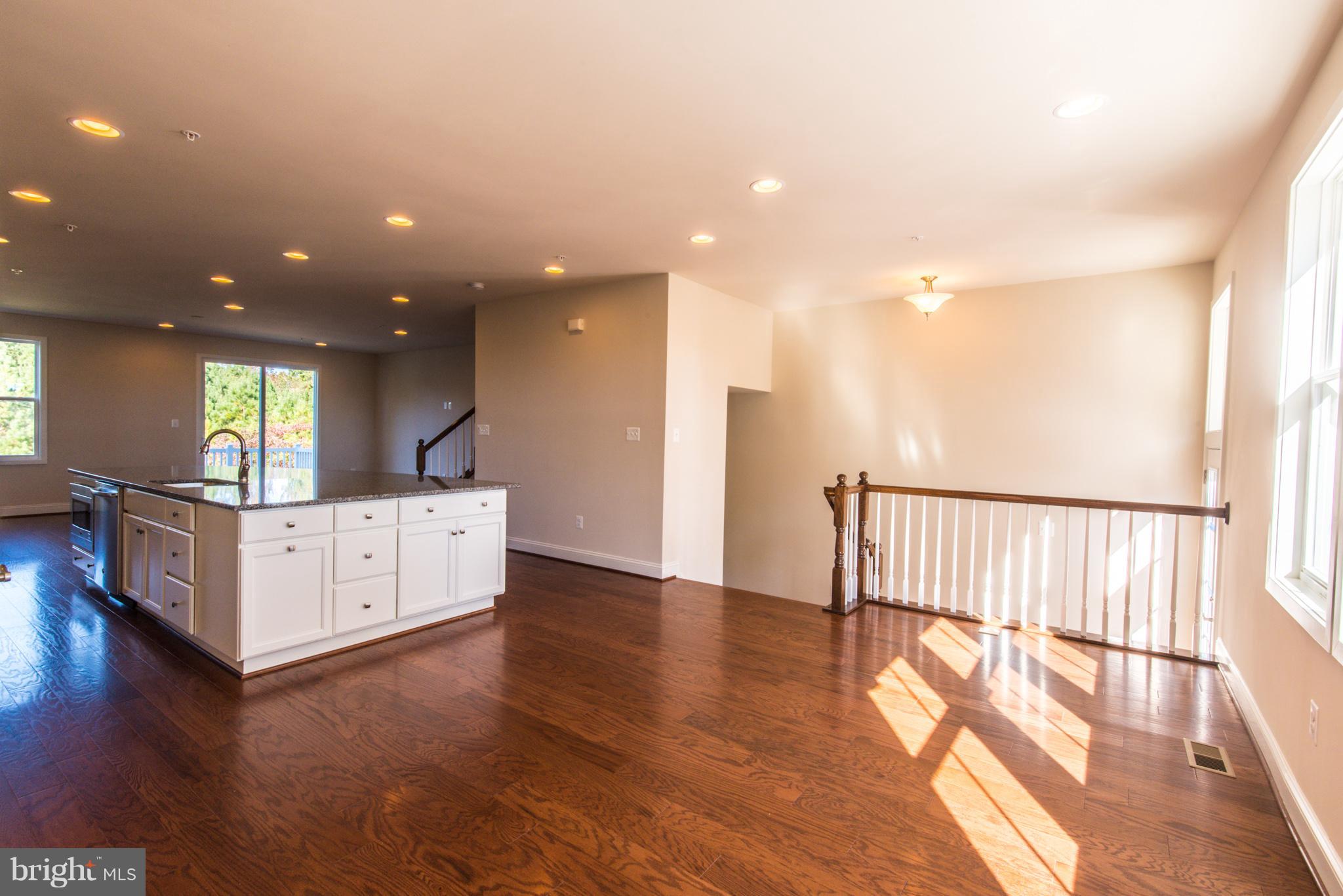 OYSTER BAY CONDOMINIUMS - Residential