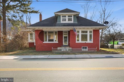 127 W MAIN STREET ADAMSTOWN PA 19501