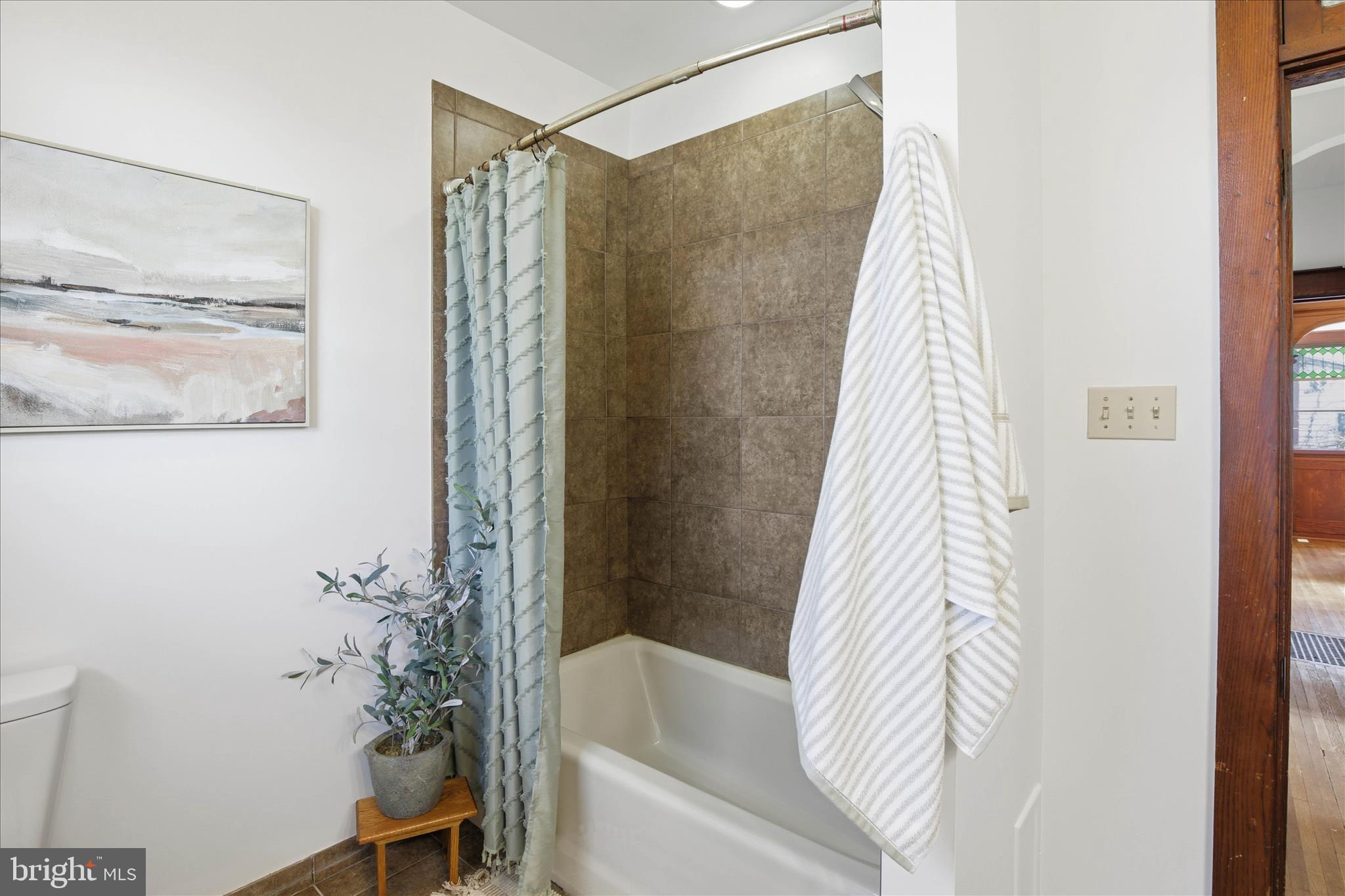 ADAMSTOWN - Residential