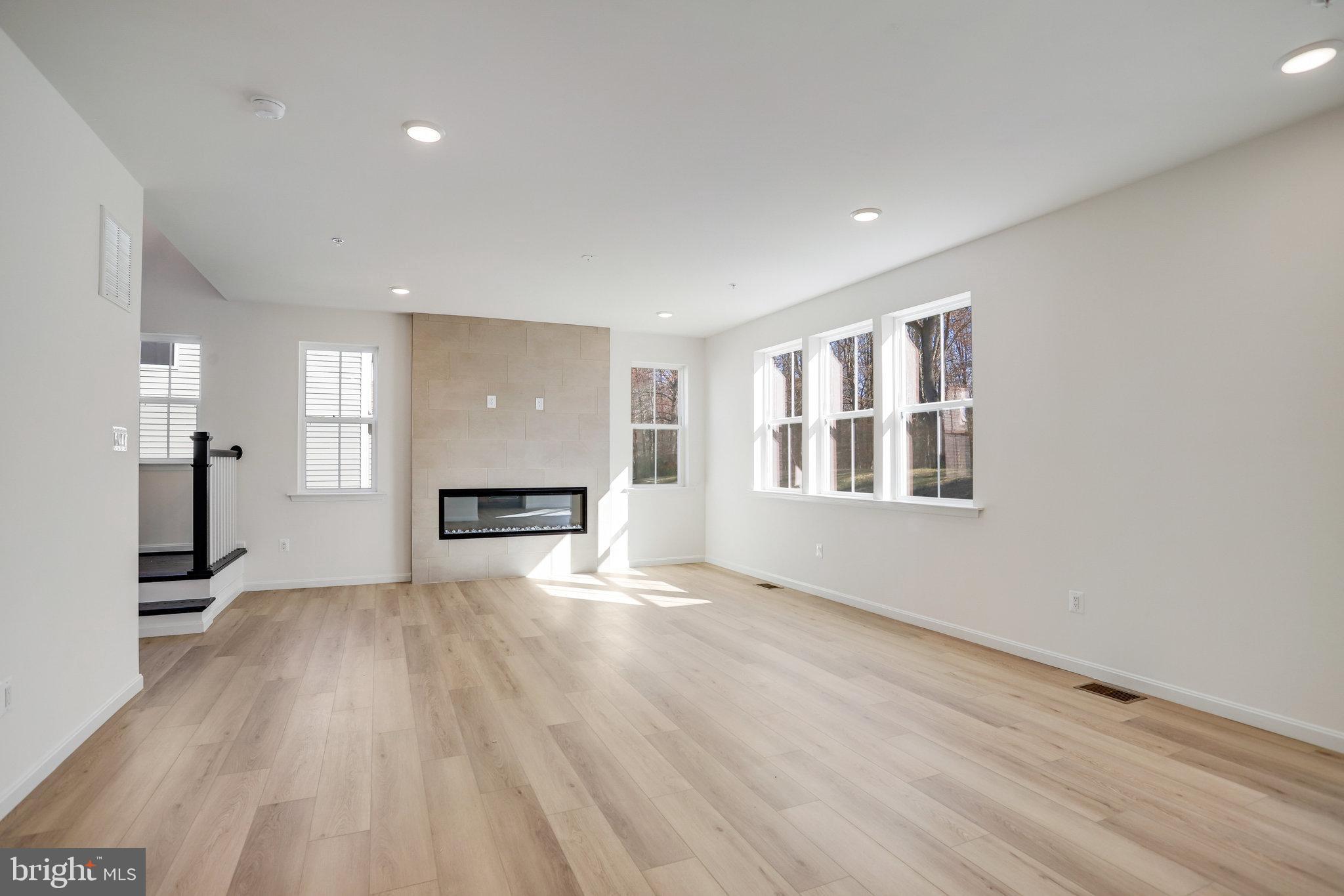 ROBERTS CROSSING - Residential