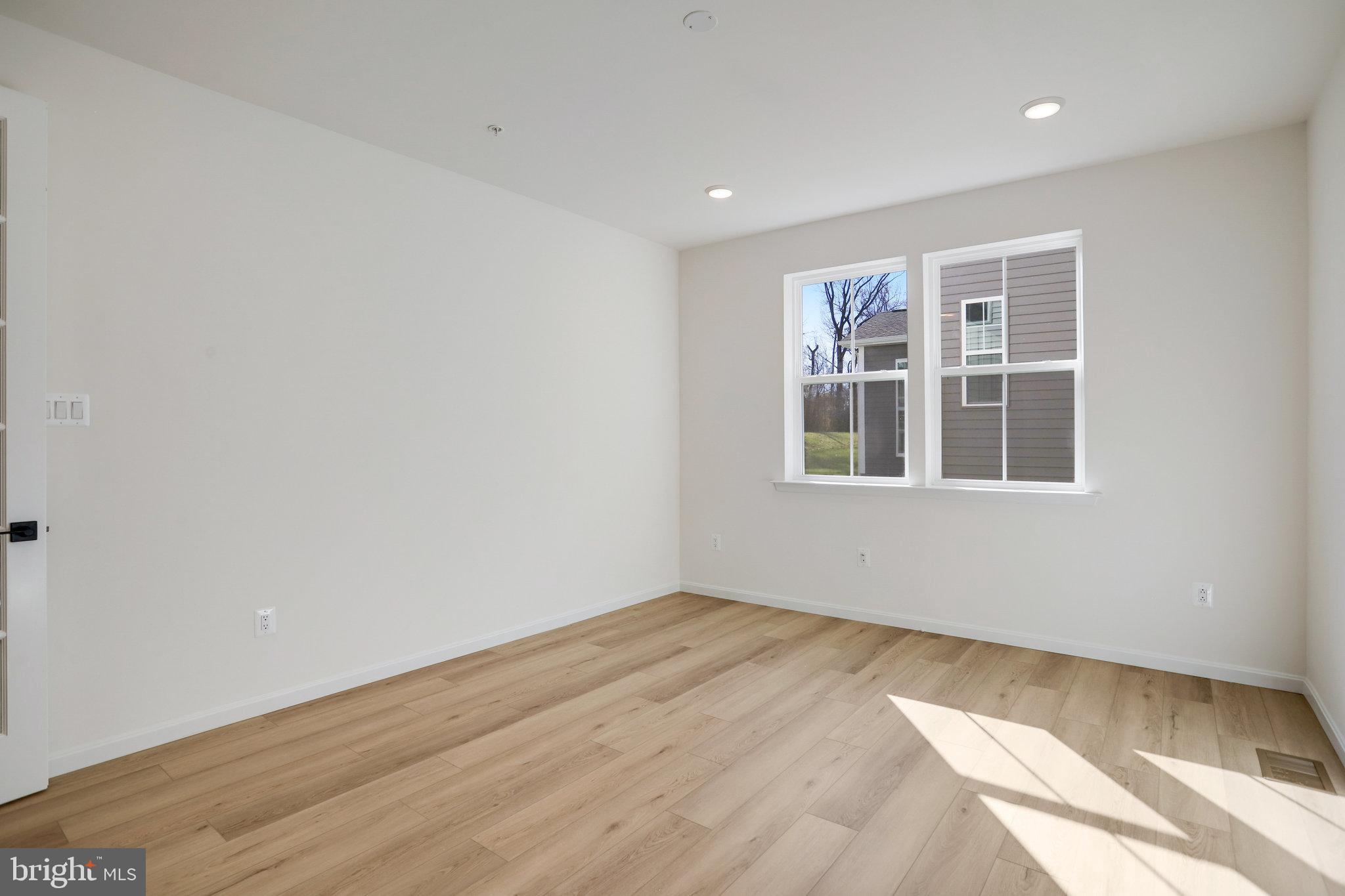 ROBERTS CROSSING - Residential