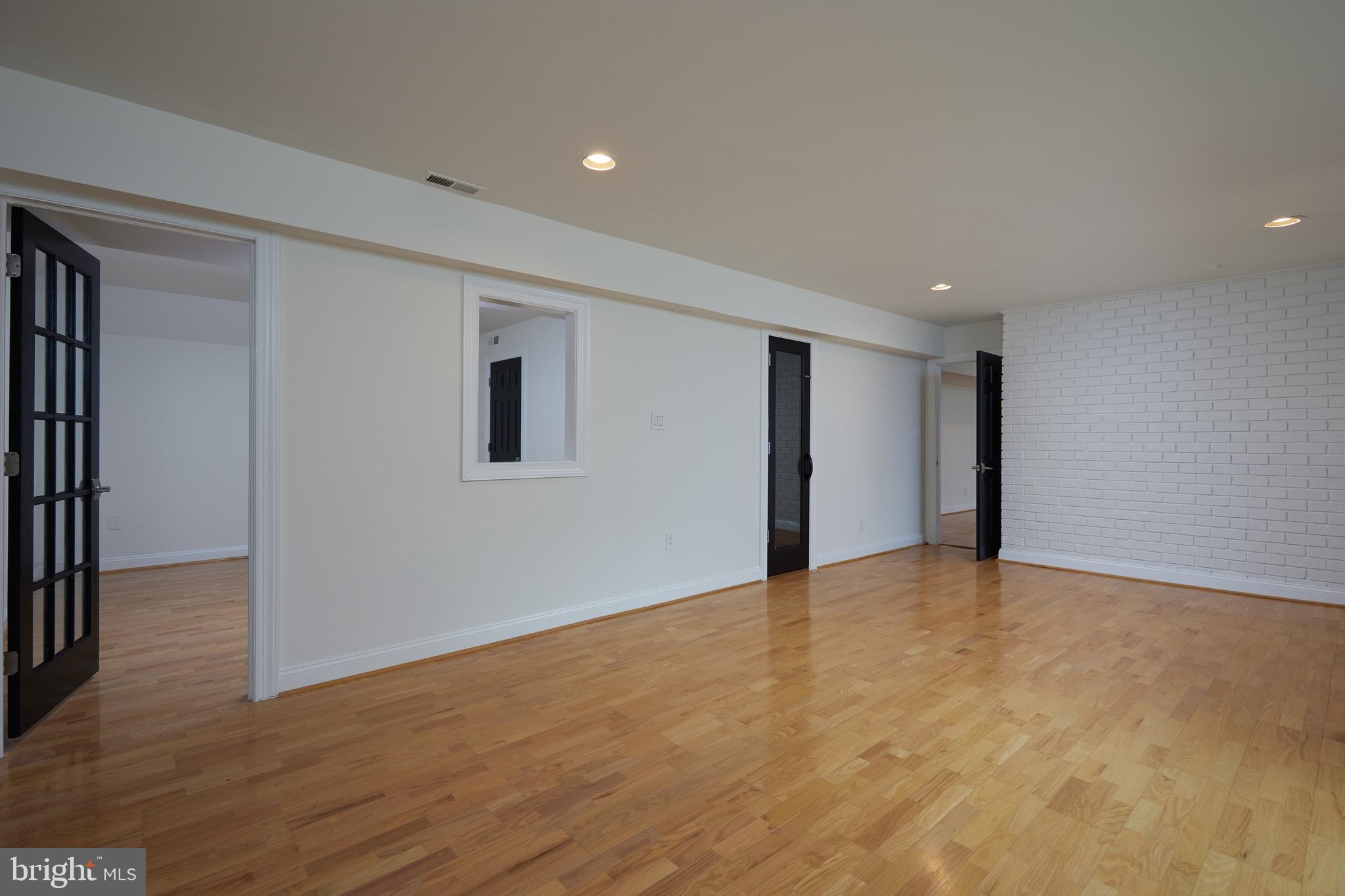 CHAIN BRIDGE WOODS - Residential