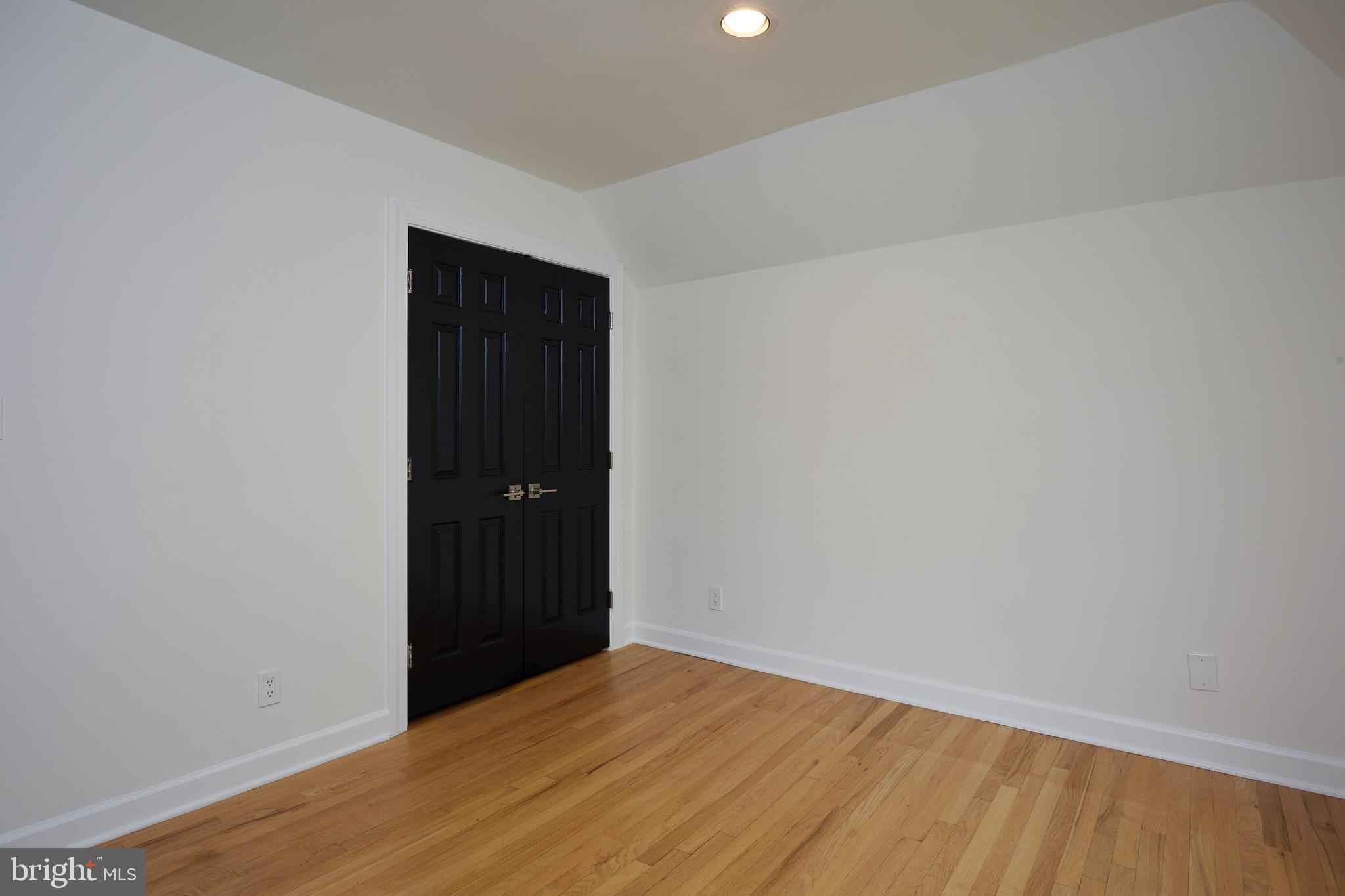 CHAIN BRIDGE WOODS - Residential