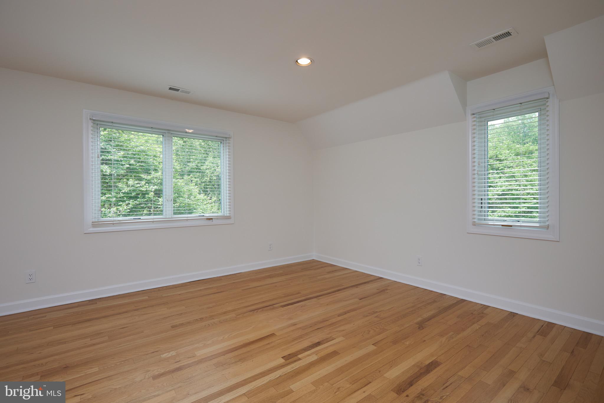 CHAIN BRIDGE WOODS - Residential