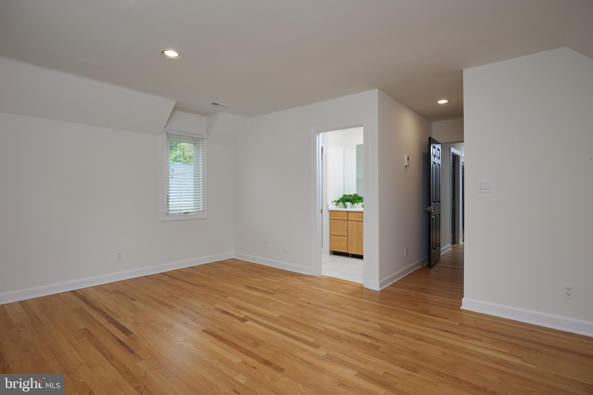 CHAIN BRIDGE WOODS - Residential