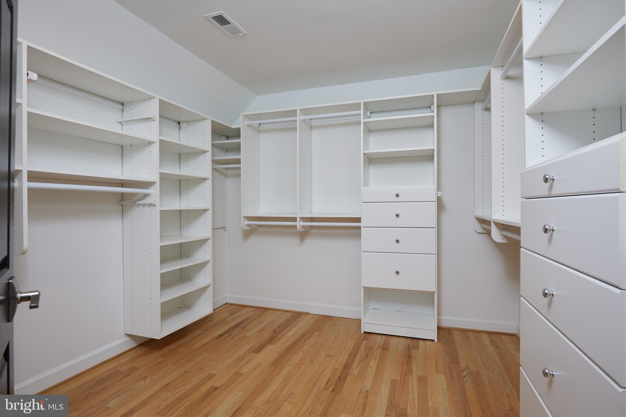 CHAIN BRIDGE WOODS - Residential