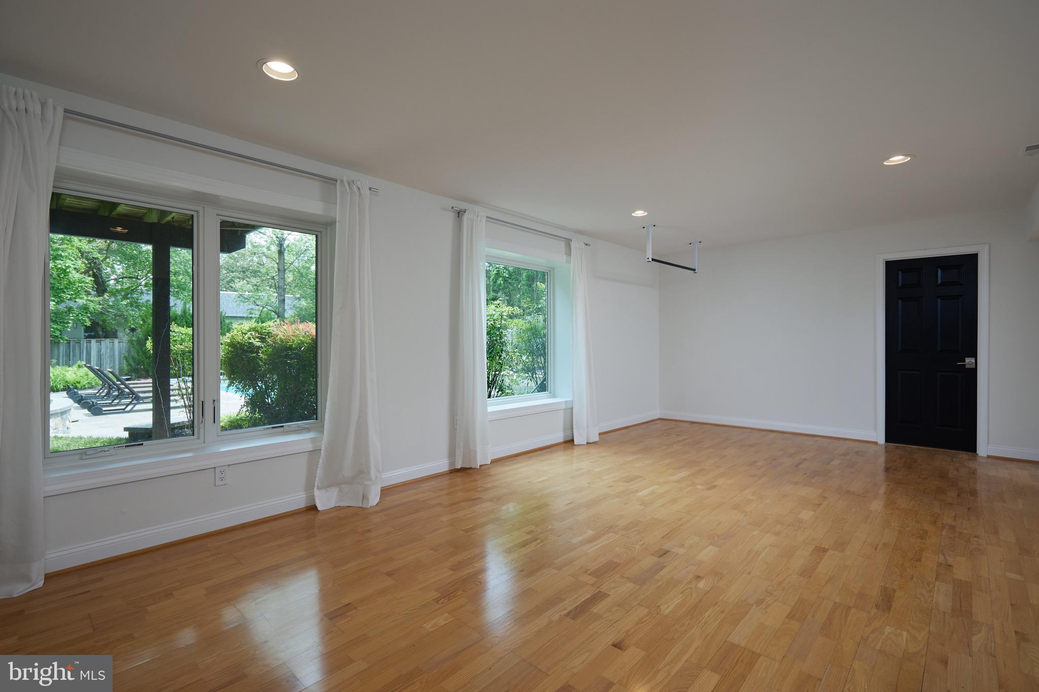 CHAIN BRIDGE WOODS - Residential