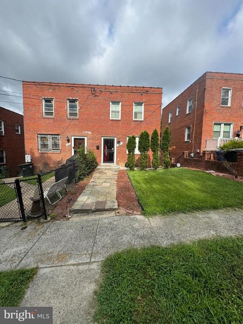 2421 18TH PLACE SE WASHINGTON DC 20020